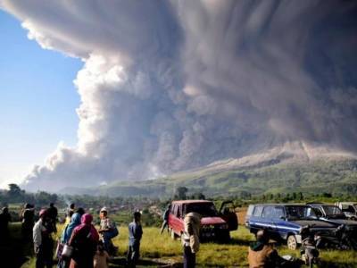 В Индонезии началось извержение вулкана - lenta.ua - Индонезия