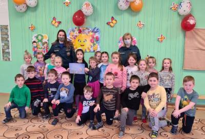 Пожарные Лужского района встретились с детсадовцами по случаю Дня спички - online47.ru - Ленинградская обл. - район Лужский
