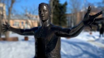 Глас народа | Пензенец «оживил» скульптуру кентавра с Фонтанной площади - penzainform.ru - Пенза