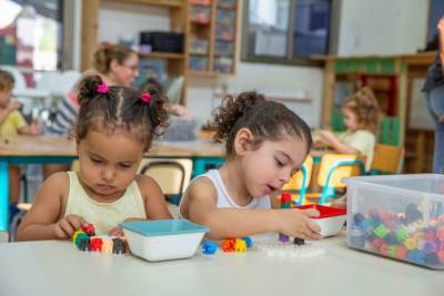Няня не сделала прививку: локальная вспышка COVID-19 в детсаду Рамат а-Шарон - nashe.orbita.co.il