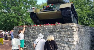 Посольство РФ требует найти вандалов, осквернивших танк-памятник у Нарвы - lv.sputniknews.ru - Эстония - Рига - Латвия - Таллин
