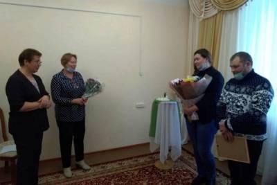 В Андреаполе поздравили родителей первого в этом году малыша - tver.mk.ru - округ Андреапольский