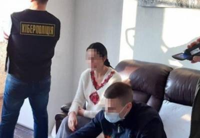 Жительница Львова организовала продажу собственных интимных снимков (фото) - facenews.ua - Львов - Львовская обл.