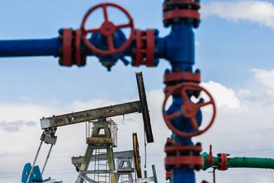 Добыча нефти в России обвалилась - lenta.ru