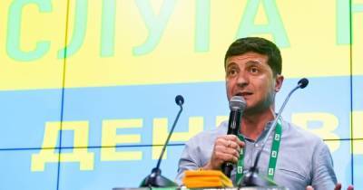 Владимир Зеленский - Александр Корниенко - Уголовное дело для "Слуги народа". Как Зеленский будет спасать свою партию от обвинений в коррупции - dsnews.ua