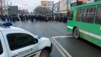 Работники завода «Электротяжмаш» перекрывали Московский проспект, требуя зарплату - enovosty.com