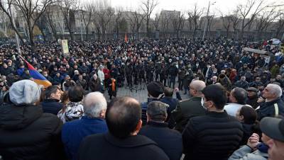 Армен Саркисян - Никола Пашинян - Оник Гаспарян - Оппозиция Армении требует срочной встречи с президентом из-за решения о главе Генштаба - gazeta.ru