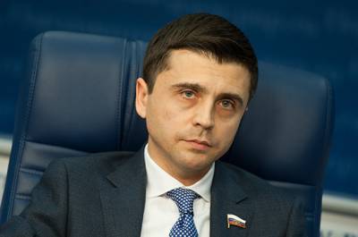 Алексей Навальный - Руслан Бальбек - Бальбек объяснил введение Западом санкций против России желанием «поднять градус истерии» - pnp.ru