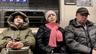 Андрей Кузнецов - Художник-любитель из Петербурга собрал коллекцию шаржей на пассажиров подземки - nation-news.ru - Санкт-Петербург