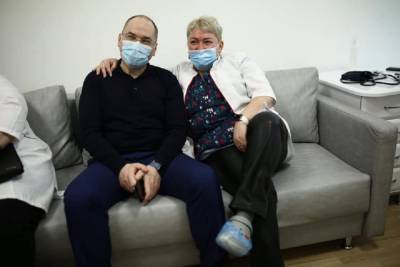 Максим Степанов - Врач, которая вакцинировала Степанова, прокомментировала слухи о "ненастоящей" вакцине - 24tv.ua