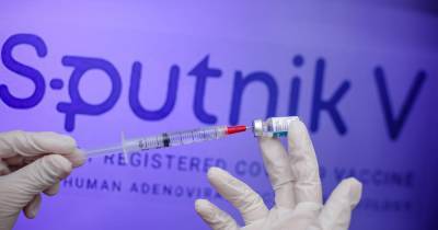 Петер Сийярто - Глава МИД Венгрии привился российской вакциной "Спутник V" - ren.tv - Венгрия