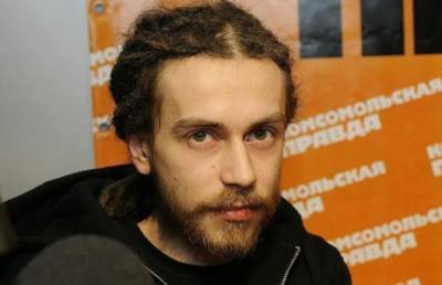 Кирилл Толмацкий - Сына Децла замучил мужчина, "поселившийся" на могиле рэпера - pupolita.ru