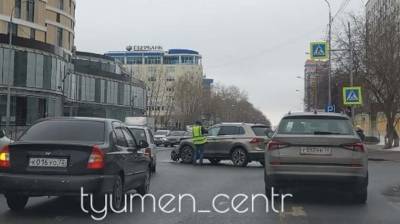 Из-за ДТП образовалась длинная пробка на улице Профсоюзной - nashgorod.ru - Тюмень