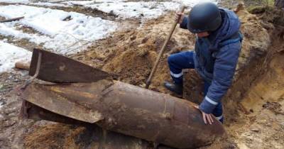 На Сумщине обезвредили авиабомбу времен Второй мировой (ФОТО) - dsnews.ua - район Шосткинский - Гсчс