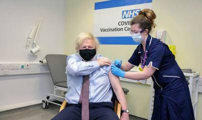 Борис Джонсон - Мэтт Хэнкок - В Великобритании сделали прививки от COVID-19 половине взрослого населения - capital.ua - Англия - Великобритания