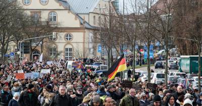 Протест против карантина в германском Касселе перерос в столкновения - ren.tv - Германия