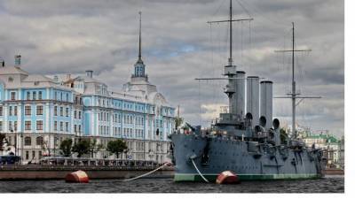 Два десятка школьников принесли клятву юнармейца на борту "Авроры" - piter.tv - Санкт-Петербург