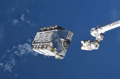 NASA избавилась от 2,5 тонны старых аккумуляторов с МКС, их просто выбросили в космос - obzor.lt - Япония