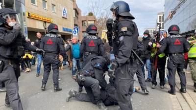 В Европе протесты против карантина переросли в столкновения: фото, видео - 24tv.ua - Киев - Берлин - Финляндия - Голландия - Харьков - Амстердам - Европа