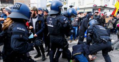 Мэтт Хэнкок - Коронавирус: Польша и Франция вводят ограничения, европейцы протестуют против локдауна - rus.delfi.lv - Англия - Бразилия - Латвия
