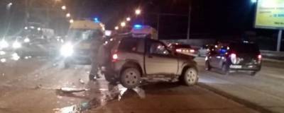 В лобовом ДТП в Новосибирске пострадали два водителя - runews24.ru - Новосибирск