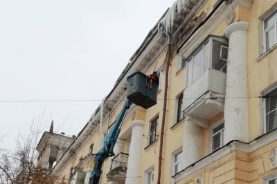 Алексей Текслер - На Южном Урале идет масштабная работа по очистке крыш от наледи и сосулек - chel.mk.ru - Челябинская обл.