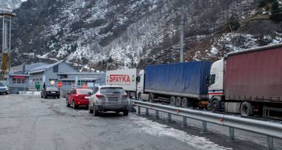 На Ларсе пробка из 400 грузовиков, в Армении есть закрытые дороги - МЧС - ru.armeniasputnik.am - Армения - Арагацотнской обл.