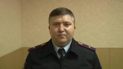 Участковые раздали жильцам домов в Выборгском районе памятки с описанием мошеннических схем - piter.tv - Ленинградская обл. - Санкт-Петербург