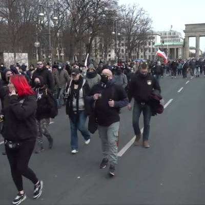 В Европе проходит новая волна протестов ковид-диссидентов - radiomayak.ru - Варшава - Амстердам