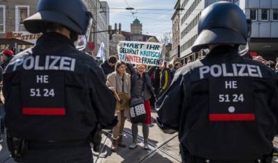 В Великобритании, Германии и Эстонии прошли протесты против карантинных мер - newizv.ru - Англия - Лондон - Эстония
