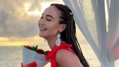 Ольга Бузова - Ксения Бородина - Давид Манукян - Бузова случайно засветила кольцо на безымянном пальце — видео - 5-tv.ru