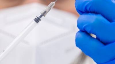Привившийся вакциной AstraZeneca чиновник умер в Дании - polit.info - Англия - Дания