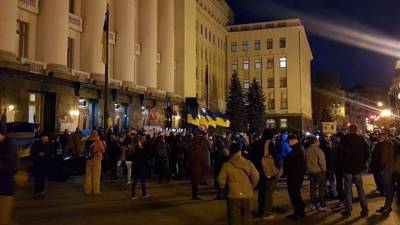Владимир Зеленский - Сергей Стерненко - Ущерб зданию офиса Зеленского в ходе протестов в Киеве оценили в $72 тысячи - gazeta.ru - Киев