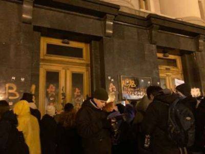 Антон Геращенко - Сергей Стерненко - В Украине сторонники Стеренко штурмовали Офис президента - kasparov.ru - Киев - Одесса