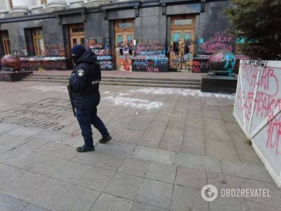 Сергей Стерненко - Вид здания Офиса президента после вчерашнего погрома активистами попал на фото и видео - lenta.ua - Киев