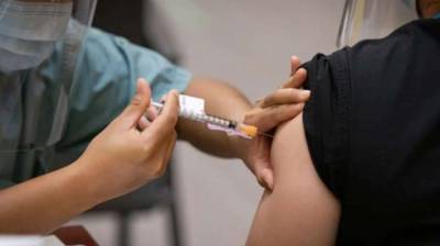 Борис Джонсон - Великобритания за сутки вакцинировала рекордные количество человек - lenta.ua - Англия - Гибралтар - Великобритания