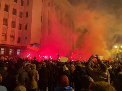 Акция протеста под ОПУ: «Слуга народа» инициирует внеочередное заседание Рады - ru.slovoidilo.ua