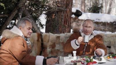 Сергей Шойгу - Владимир Путин - Путин с Шойгу провели выходные в Сибири (фото, видео) - sharij.net