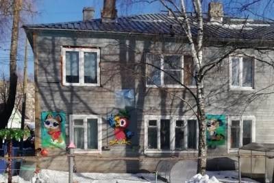 В Питкяранте жилой дом украсили панно из пластиковых крышек - karel.mk.ru - Петрозаводск