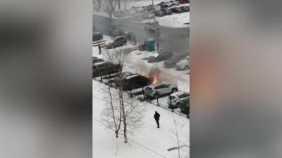 На стоянке в Рыбацком сгорела легковушка - piter.tv - Санкт-Петербург