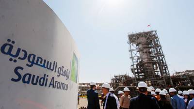 Чистая прибыль Saudi Aramco упала почти вдвое - gazeta.ru - Саудовская Аравия