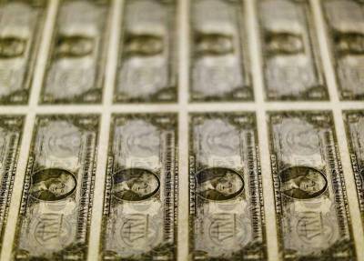 Рубль умеренно снизился к доллару и евро на "Московской бирже" - smartmoney.one - Москва