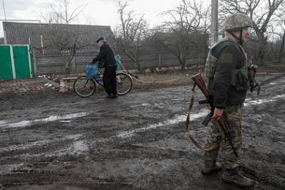 Владимир Зеленский - Юлия Мендель - Украина оправдалась за рост числа обстрелов в Донбассе - lenta.ru