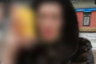 Михаил Круг - Женщина, которая залезла на памятник Михаилу Кругу в Твери, объяснила это любовью к ПДД - tver.mk.ru - Тверь - Тверская обл. - Новороссийск