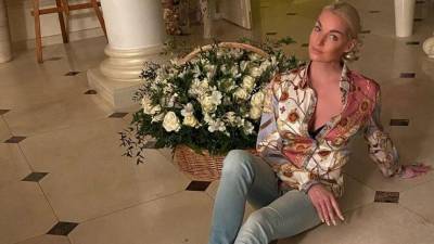 Анастасия Волочкова - Эконом-класс и вода с лимоном — Волочкова раскрыла детали своего райдера - 5-tv.ru