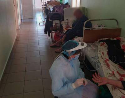 Коронавирусных пациентов размещают в коридорах в больницах Николаева - lenta.ua - Николаев