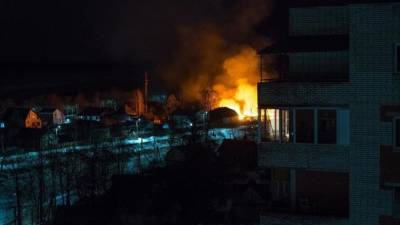 В Шлиссельбурге при пожаре в доме взорвался газовый баллон - piter.tv - Ленинградская обл. - Санкт-Петербург - Швейцария - Кипр - Греция