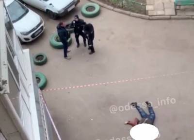 В Одессе мужчина свел счеты с жизнью: роковой прыжок попал на видео - odessa.politeka.net - Одесса