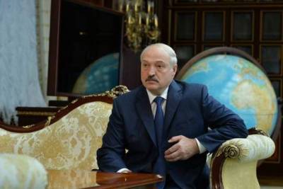 Александр Лукашенко - Лукашенко рассказал о связанном с бело-красно-белым флагом геноциде белорусов - versia.ru