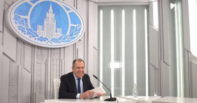 Сергей Лавров - Лавров выразил свое отношение к карантину маской с шутливой надписью - ren.tv - Китай - Южная Корея